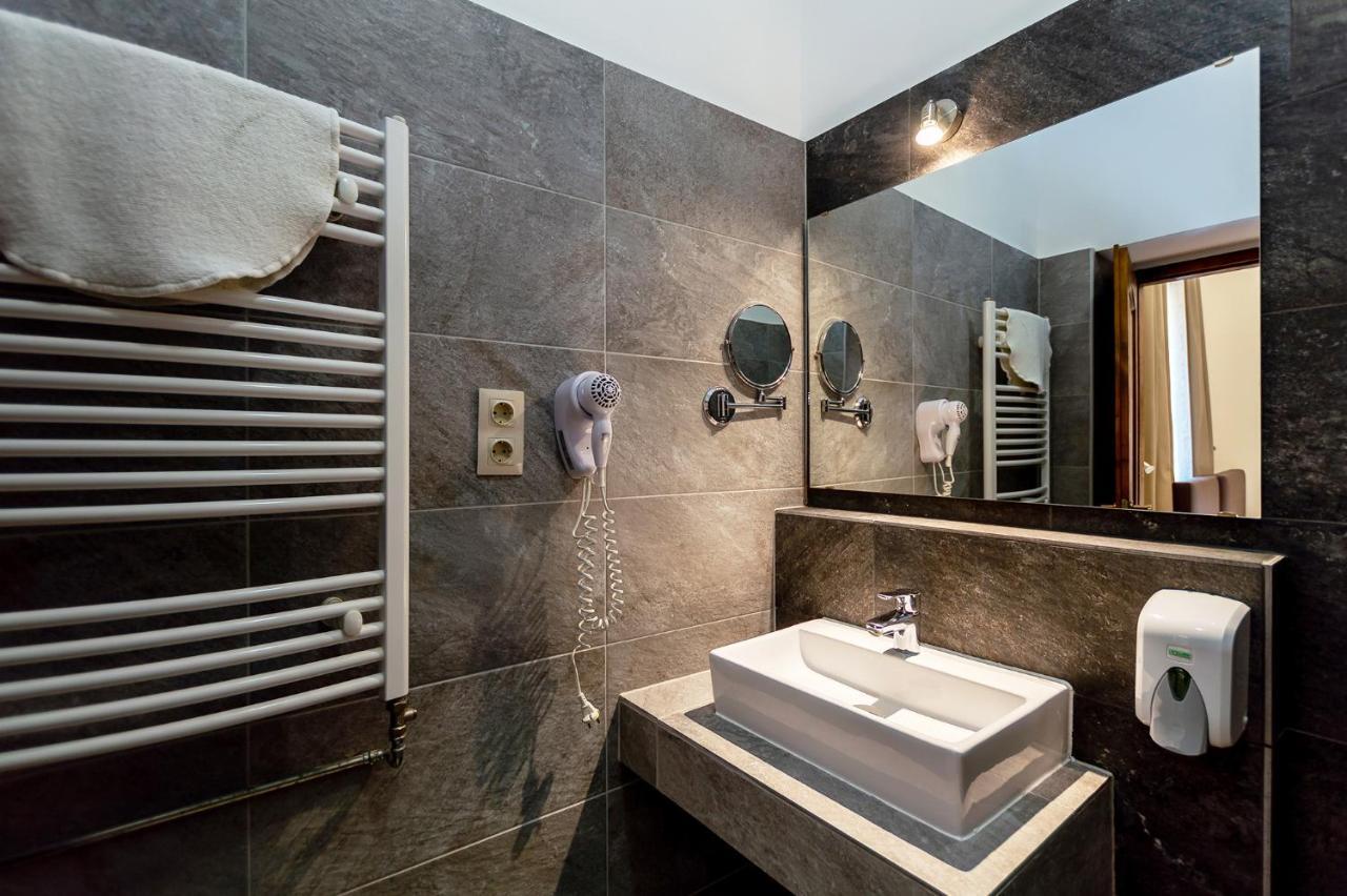 Ven Diofa De Lux Panzio Bed & Breakfast Szeged Exterior photo