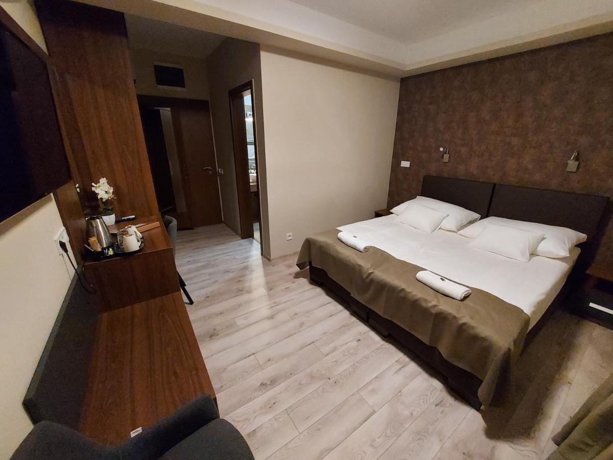 Ven Diofa De Lux Panzio Bed & Breakfast Szeged Exterior photo