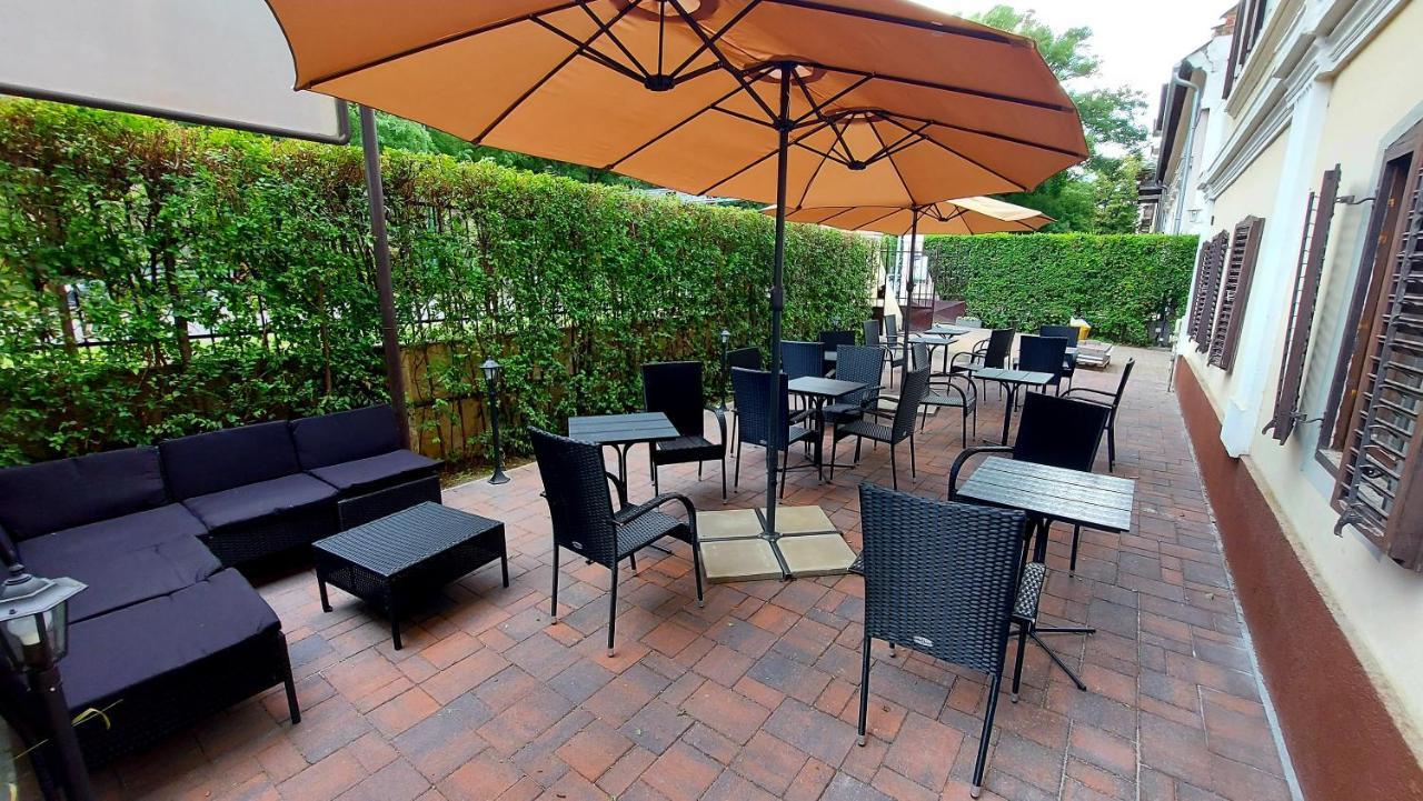 Ven Diofa De Lux Panzio Bed & Breakfast Szeged Exterior photo