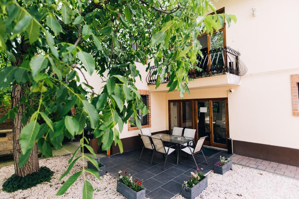 Ven Diofa De Lux Panzio Bed & Breakfast Szeged Exterior photo